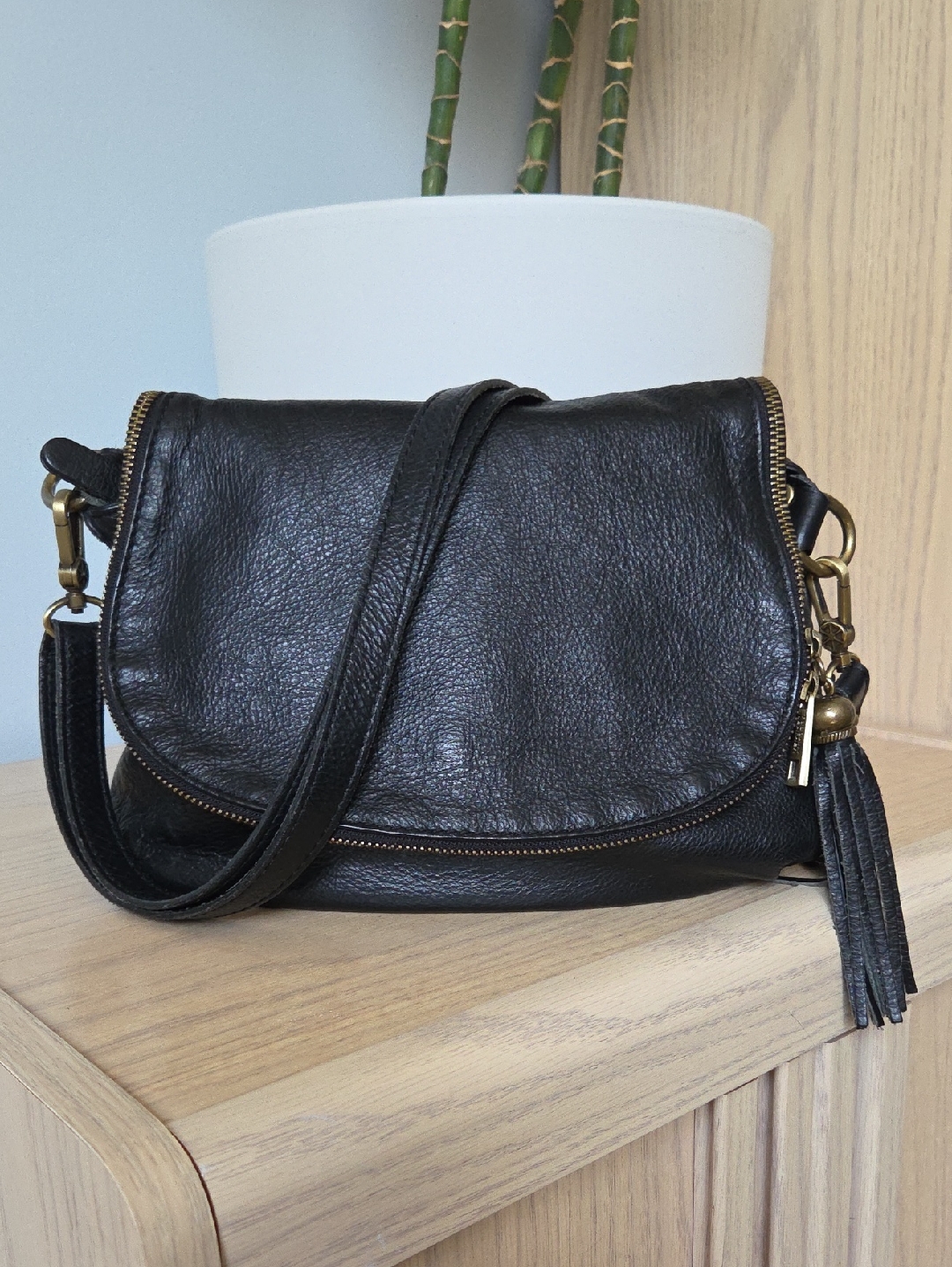 Tuscany Leather Isabella Black Leather Crossbody W Full Flap Zip & Tassel Detail